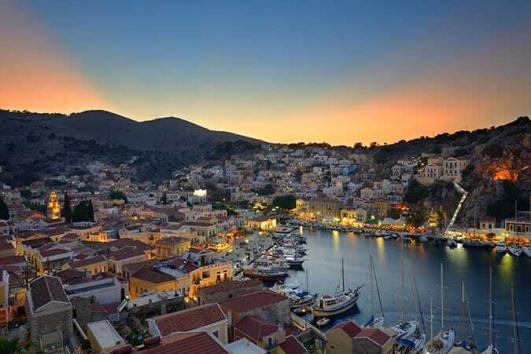 symi by night